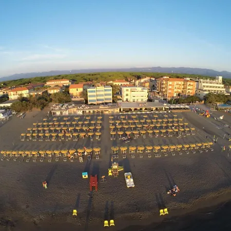Ester A 150m. Dal Mare Marina di Castagneto Carducci